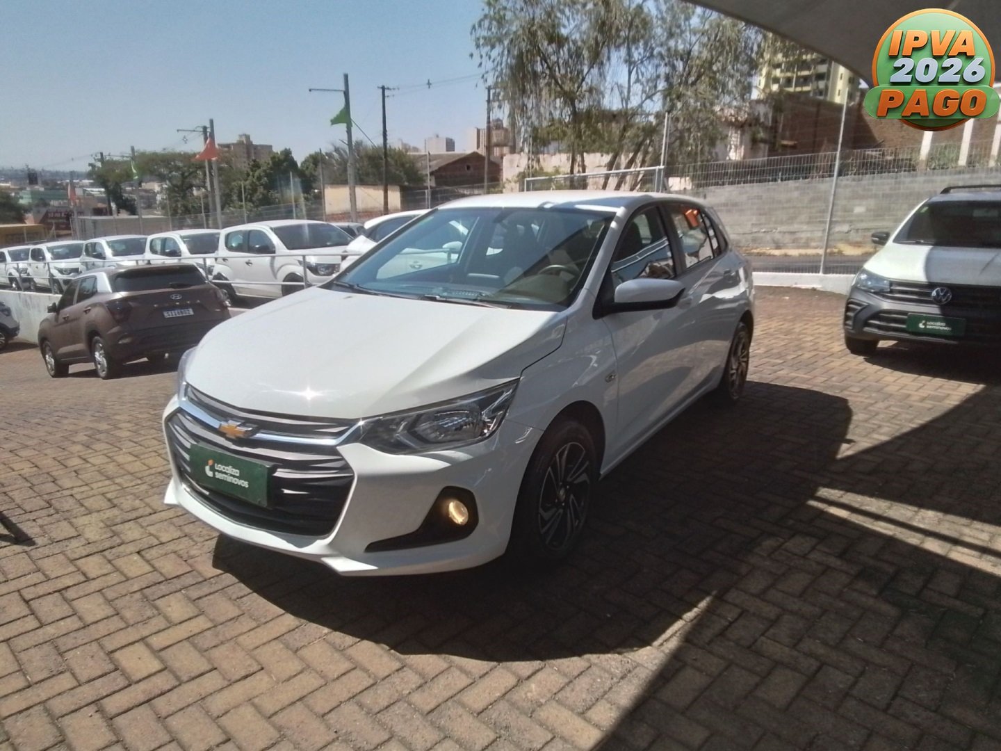 Chevrolet Onix HATCH LT 1.0 12V TB Flex 5p Mec. na cor Branco em Maringá / PR - 945277