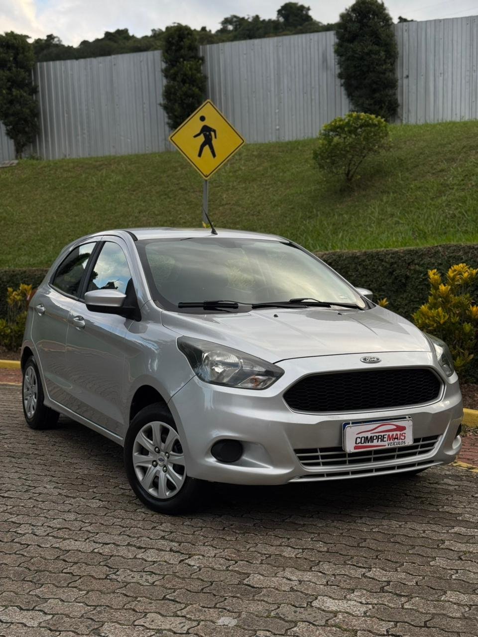 Ford Ka 1.0 8V/1.0 8V ST Flex 3p na cor Prata em Joinville / SC - 945327