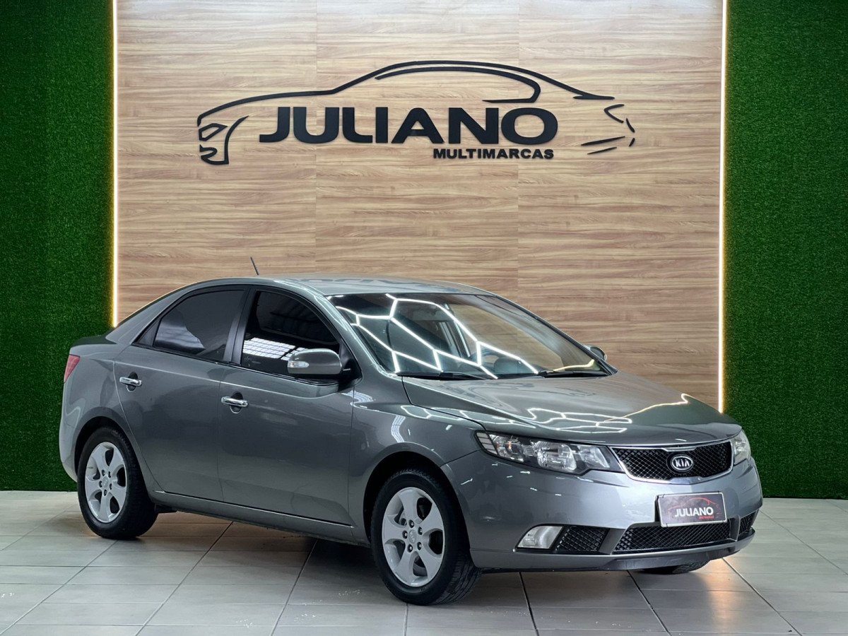 Kia Cerato 1.6 16 V Flex Mec. na cor Cinza no Novo Hamburgo / RS - 945414