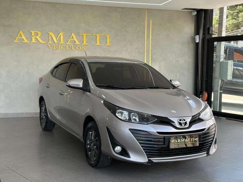 Toyota Yaris XL Sedan 1.5 Flex 16V 4p Aut. na cor Prata em Curitiba / PR - 945499