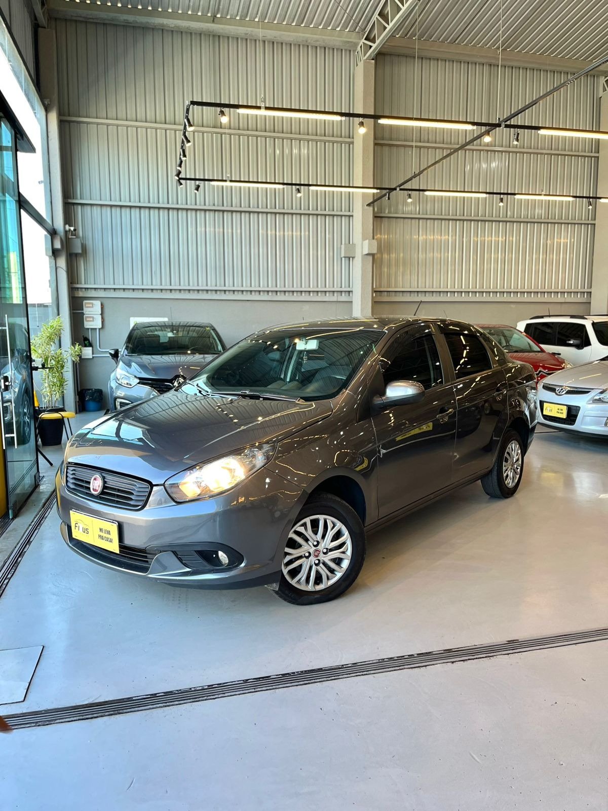 Fiat Grand Siena 1.0 EVO Flex 8V 4p na cor Cinza em São Mateus do Sul / PR - 946094