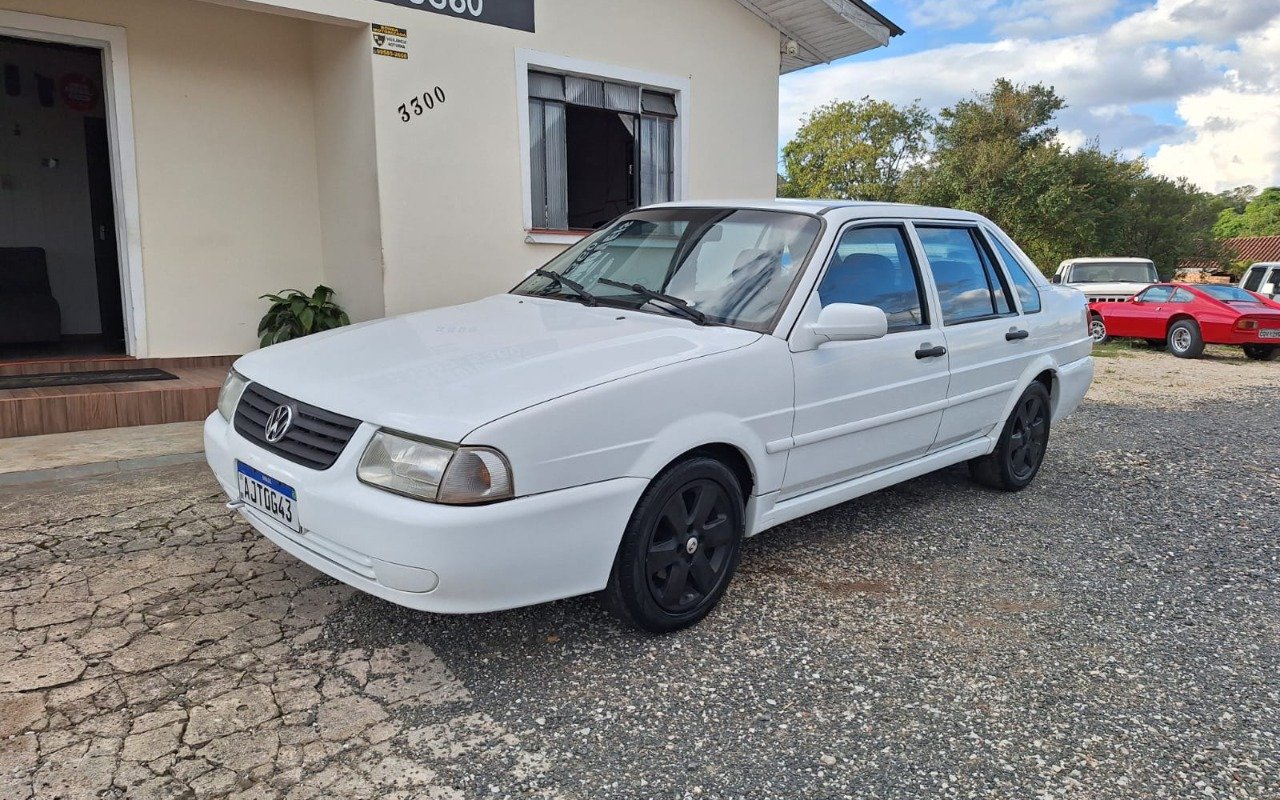 Volkswagen Santana 1.8 Mi na cor Branco em Campo Largo / PR - 946551
