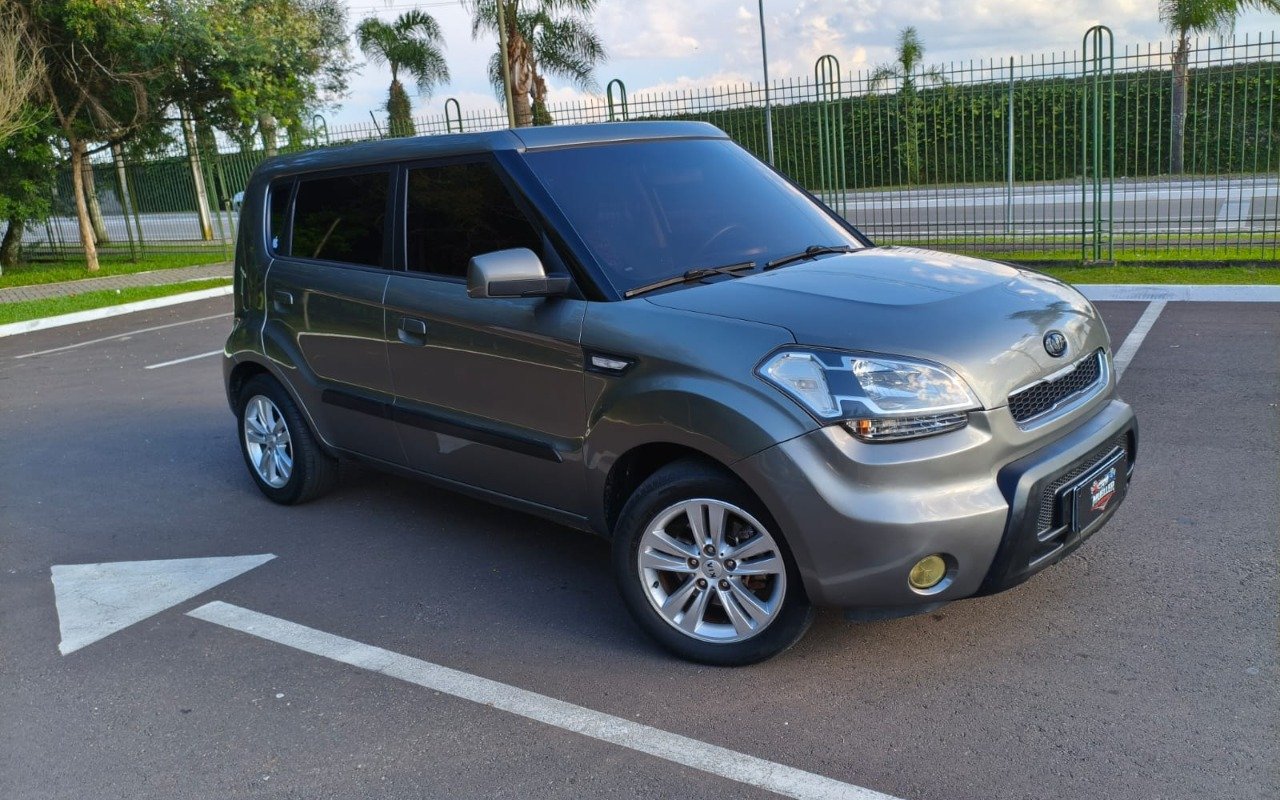 Kia SOUL 1.6/ 1.6 16V FLEX Mec. na cor Marrom em Curitiba / PR - 946622