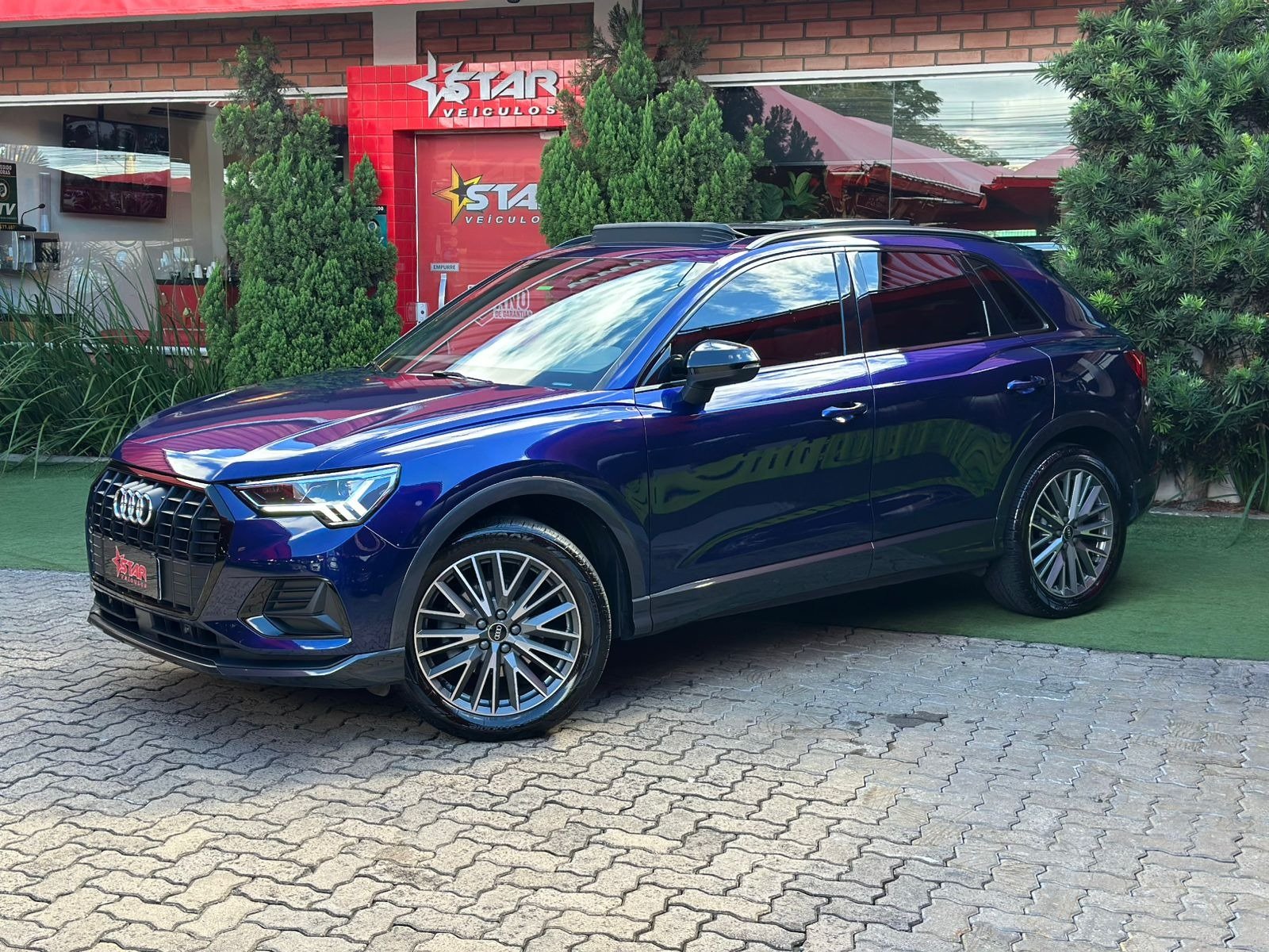 Audi Q3 1.4 TFSI/TFSI Flex S-tronic 5p na cor Azul no Canoas / RS - 946639