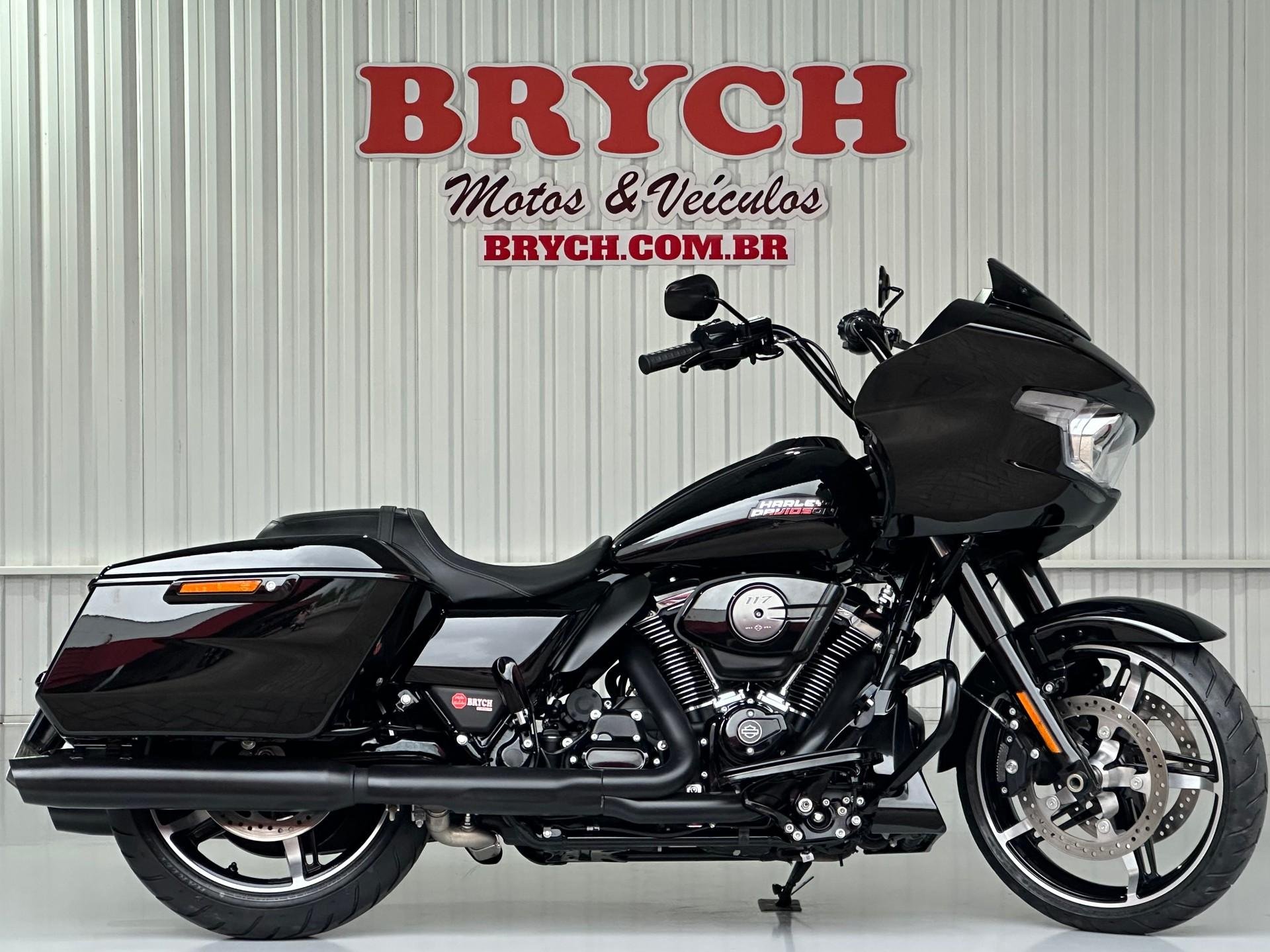 HARLEY-DAVIDSON ROAD GLIDE FLTRX  na cor Preto em Pomerode / SC - 946695