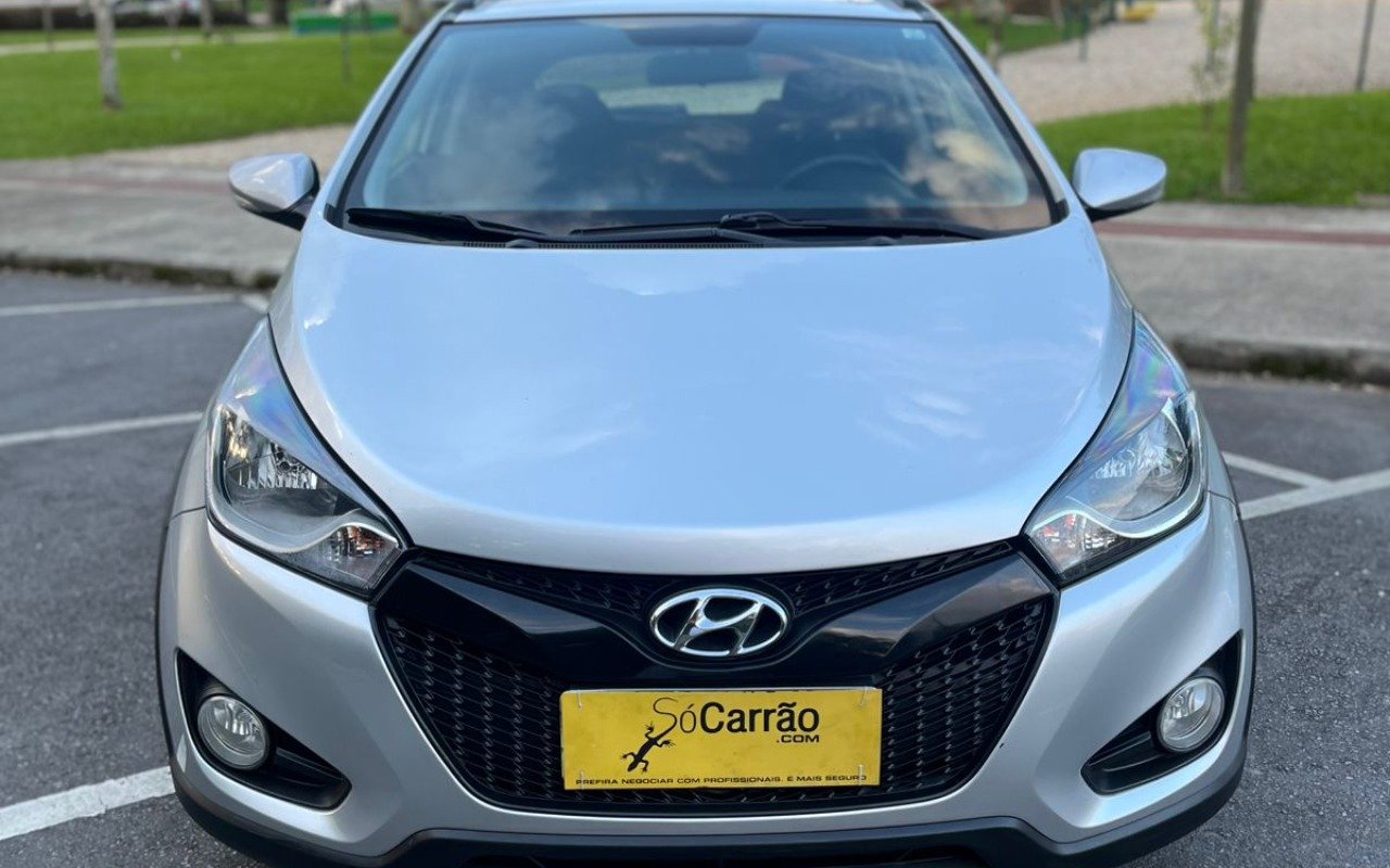 Hyundai HB20X Premium 1.6 Flex 16V Aut. na cor Cinza em Joinville / SC - 946782