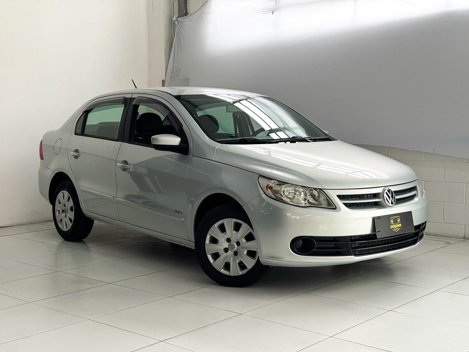 Volkswagen Voyage 1.0 Flex 12V 4p na cor Prata em São José / SC - 946848