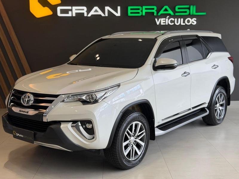 Toyota Hilux SW4 SRX 4x4 2.8 TDI 16V Dies. Aut. na cor Branco em Curitiba / PR - 947172