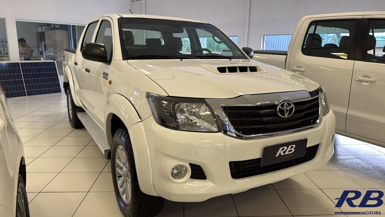 Toyota Hilux CD D4-D 4x4 3.0 TDI Dies. Mec. na cor Branco em Itajaí / SC - 947202