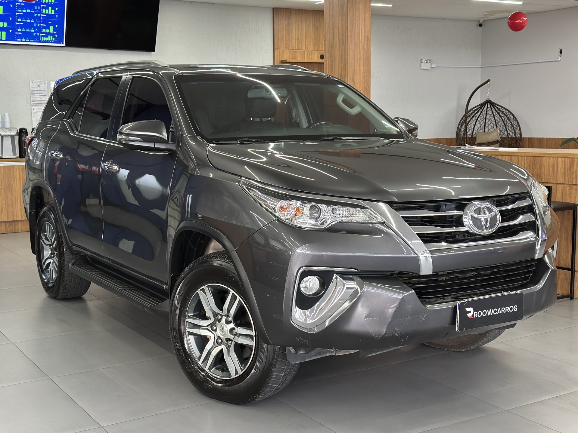 Toyota Hilux SW4 SRV 4x2 2.7 Flex 16V Aut. na cor Cinza em Palhoça / SC - 947649