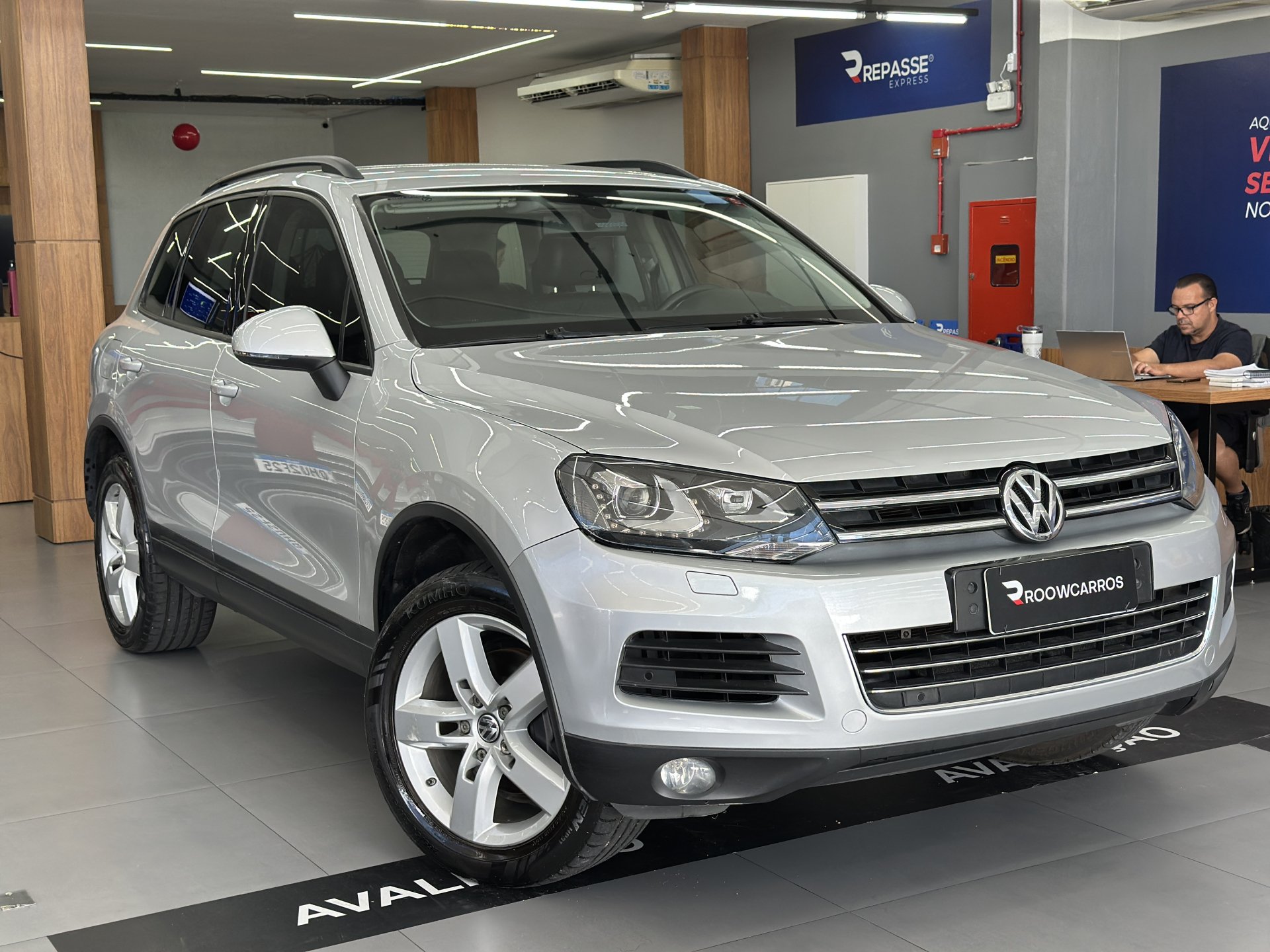 Volkswagen Touareg 3.6 24V V6 280cv Tiptronic 5p na cor Prata em Palhoça / SC - 947658