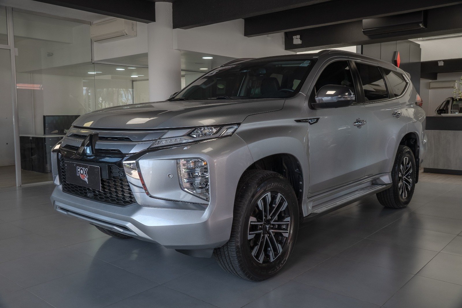 Mitsubishi Pajero Sport HPE-S 2.4 4x4 Diesel Aut. na cor Prata no Porto Alegre / RS - 948075