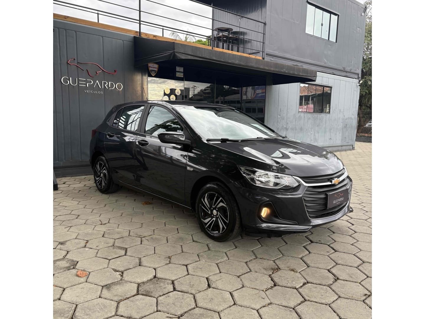 Chevrolet ONIX HATCH LT 1.0 12V TB Flex 5p Mec. na cor Cinza em Joinville / SC - 9487