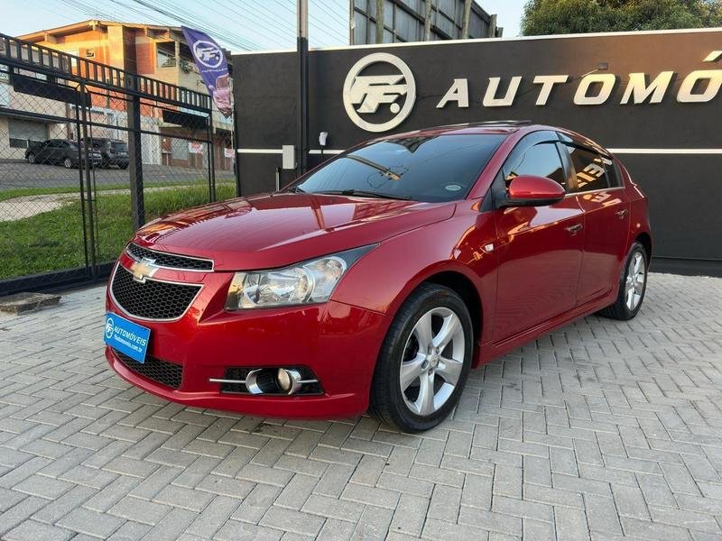 Chevrolet Cruze HB Sport LTZ 1.8 16V FlexP. 5p Aut na cor Vermelho em Campo Largo / PR - 949341