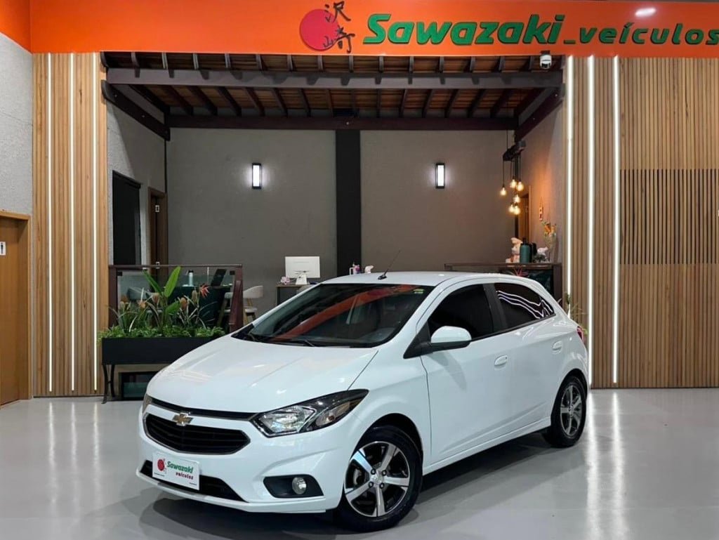Chevrolet Onix HATCH LTZ 1.4 8V FlexPower 5p Mec. na cor Branco em Curitiba / PR - 949556