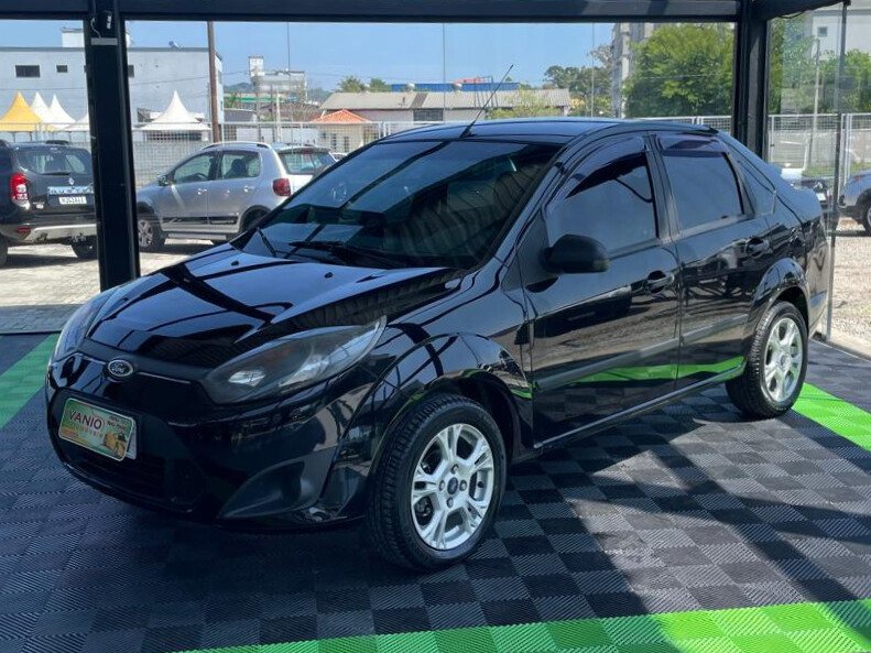 Ford Fiesta Sedan 1.0 8V Flex 4p na cor Preto em Criciúma / SC - 951854