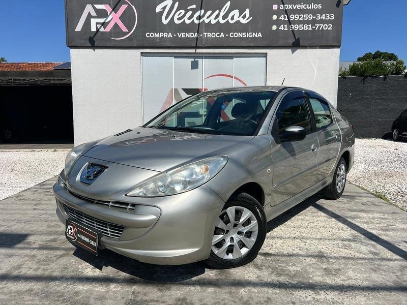 Peugeot 207 Sedan Passion XR 1.4 Flex 8V 4p na cor Prata em Curitiba / PR - 952338