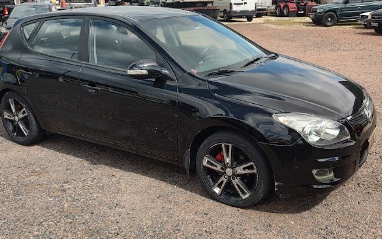 Hyundai i30 2.0 16V 145cv 5p Mec. na cor Preto em Campo Largo / PR - 952775