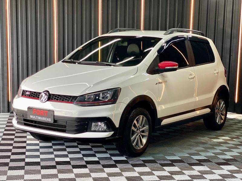 Volkswagen Fox PEPPER 1.6 Flex 16V 5p na cor Branco em Curitiba / PR - 953037