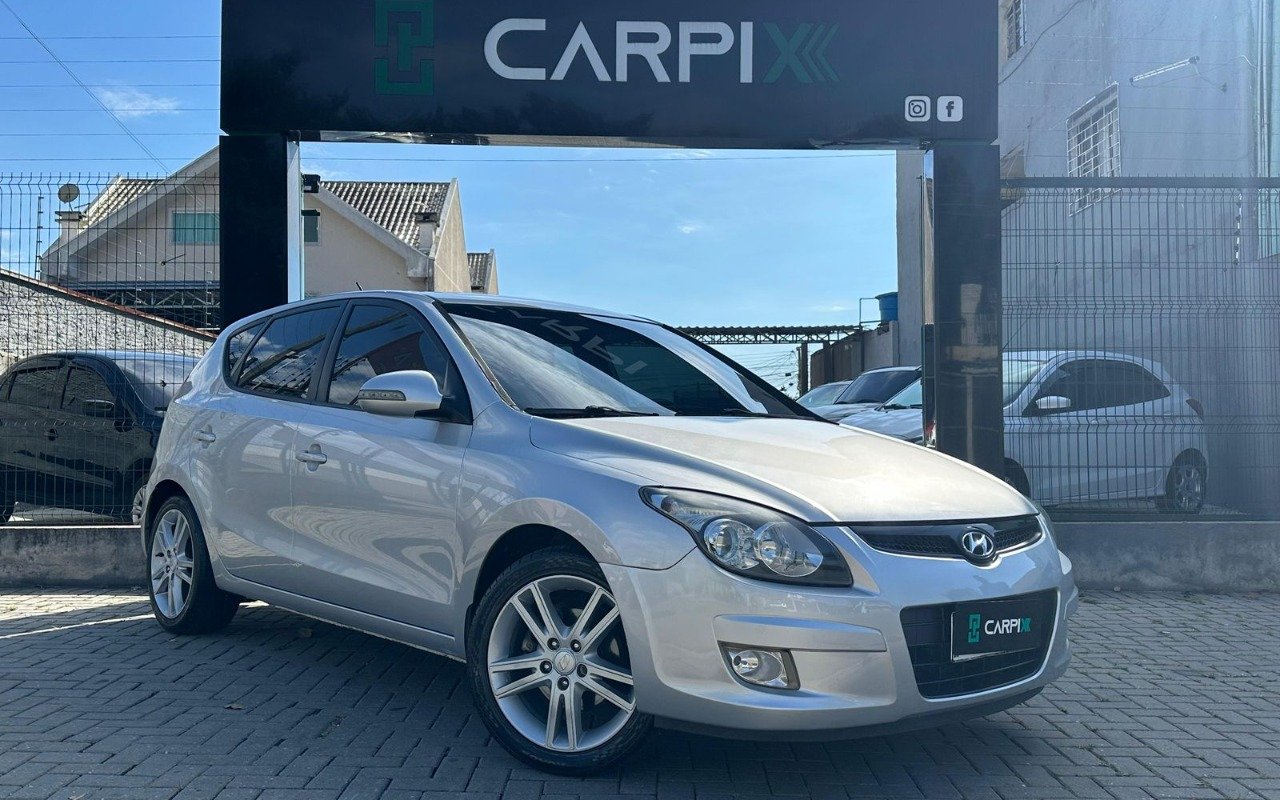 Hyundai i30 2.0 16V 145cv 5p Aut. na cor Prata em Curitiba / PR - 953160
