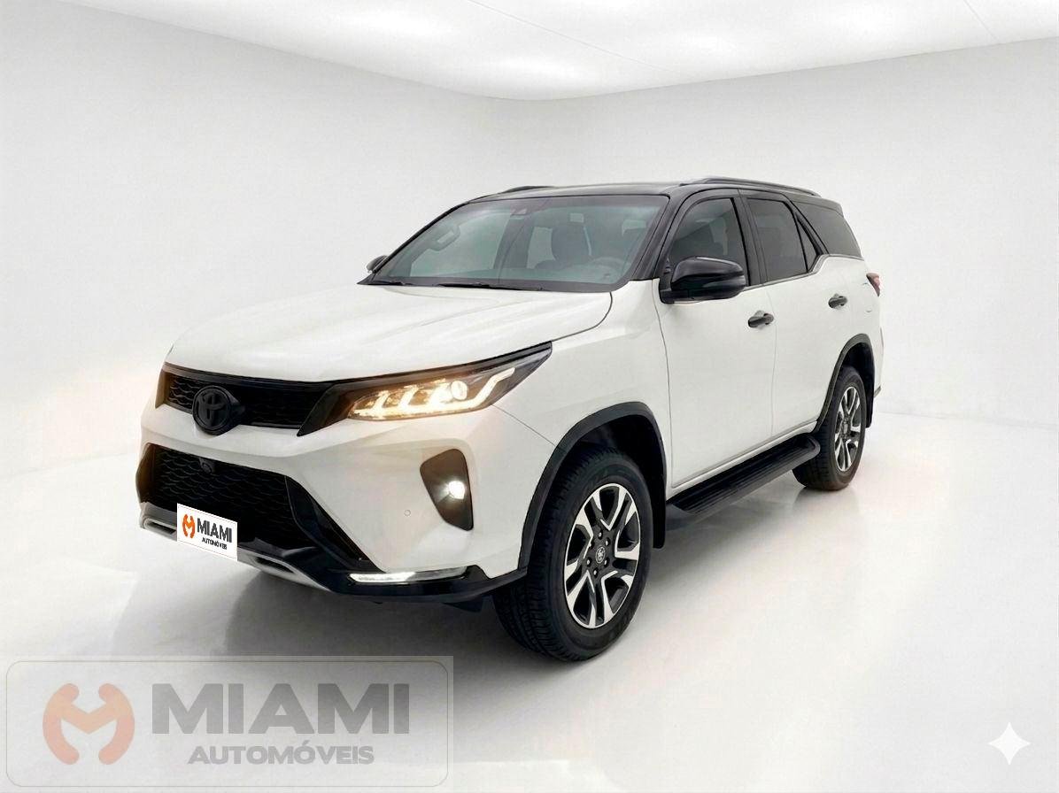 Toyota Hilux SW4 SRX Diamo. 4x4 2.8 TB Die Aut. na cor Branco em Brusque / SC - 953581