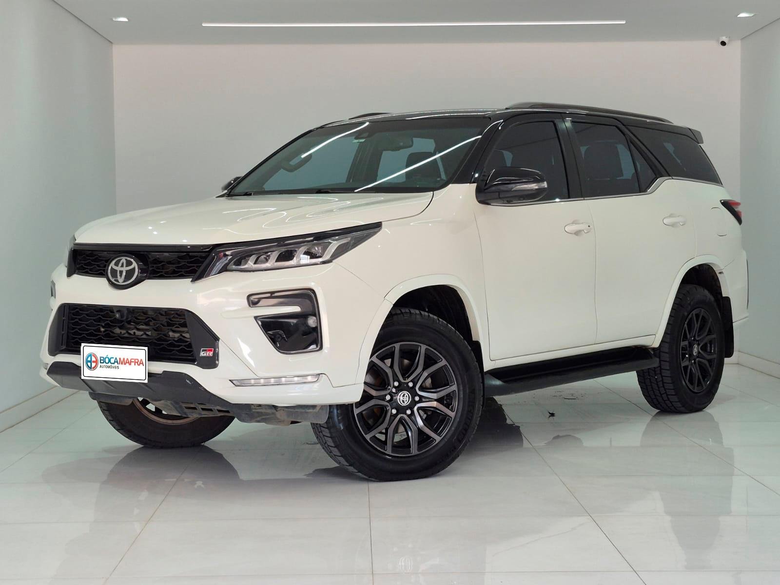 Toyota Hilux SW4 4x4 2.8 Diesel na cor Branco em Brusque / SC - 953638