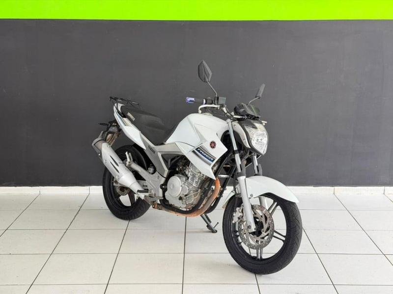 YAMAHA FZ15 150 FAZER FLEX  na cor Branco em Curitiba / PR - 953908