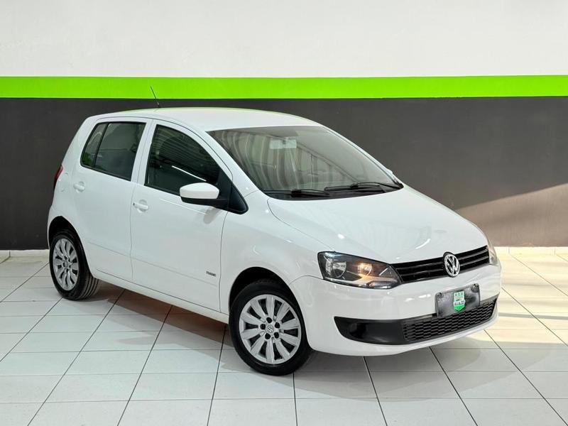 Volkswagen Fox 1.0 Mi Total Flex 8V 5p na cor Branco em Curitiba / PR - 953923
