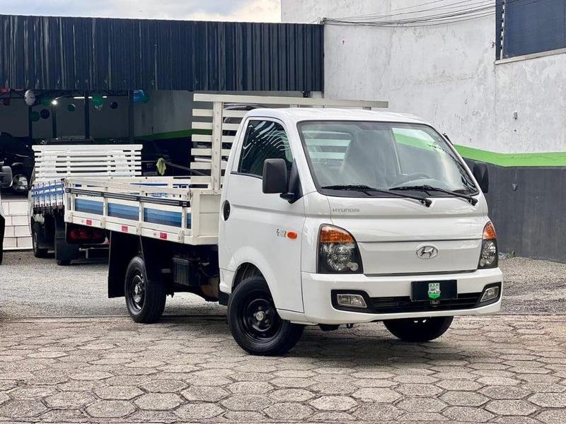 Hyundai HR 2.5 4WD Diesel na cor Branco em Curitiba / PR - 953939