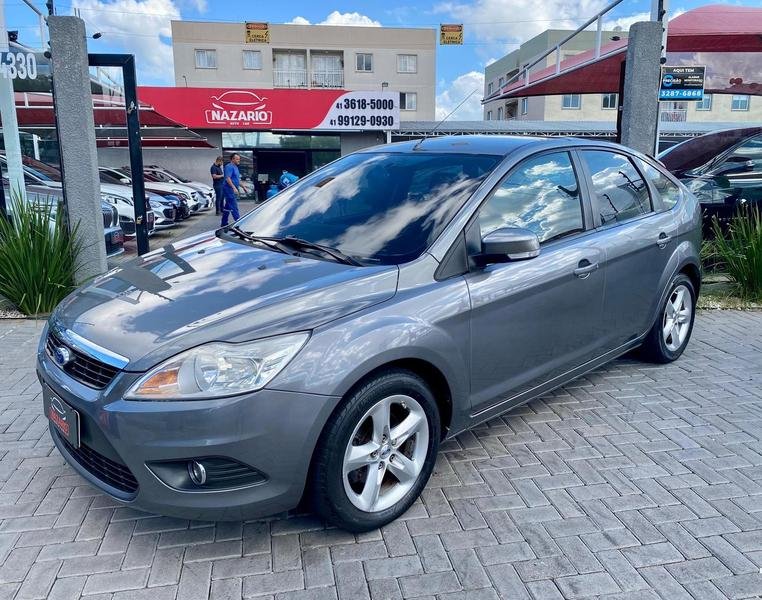 Ford Focus 2.0 16V/ 2.0 16V Flex 5p na cor Cinza em Curitiba / PR - 954000