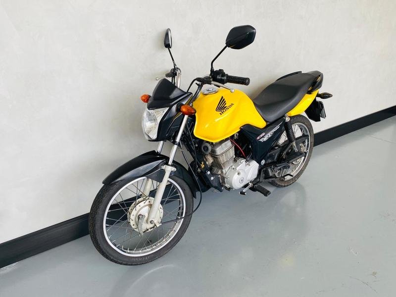 Honda CG 125 FAN / FAN KS / 125 i FAN  na cor Amarelo em Curitiba / PR - 954001
