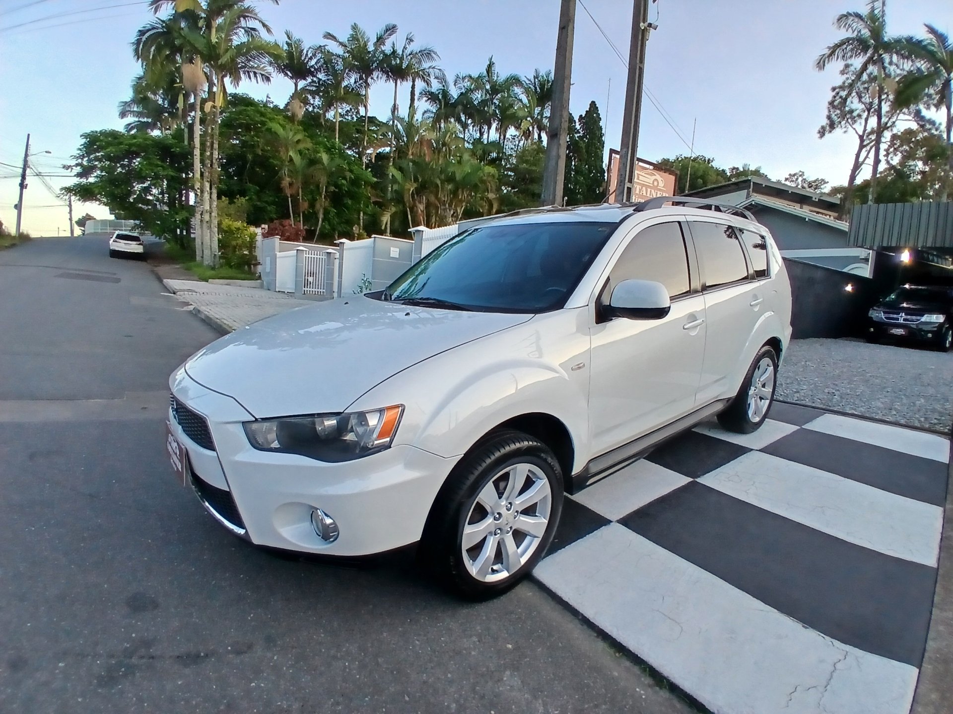 Mitsubishi OUTLANDER 2.0 16V 160cv Aut. na cor Branco em Joinville / SC - 954197