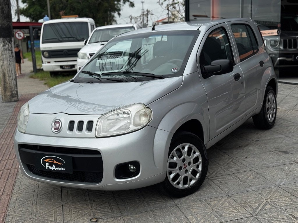 Fiat Uno VIVACE Celeb. 1.0 EVO F. Flex 8V 3p na cor Prata em São José / SC - 954632