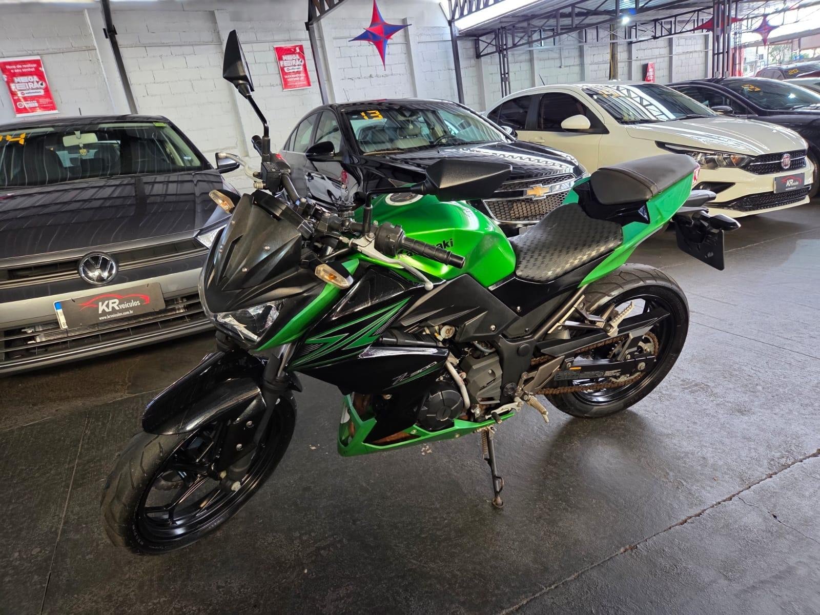 KAWASAKI Z 300  na cor Verde em Ribeirão Preto / SP - 954651