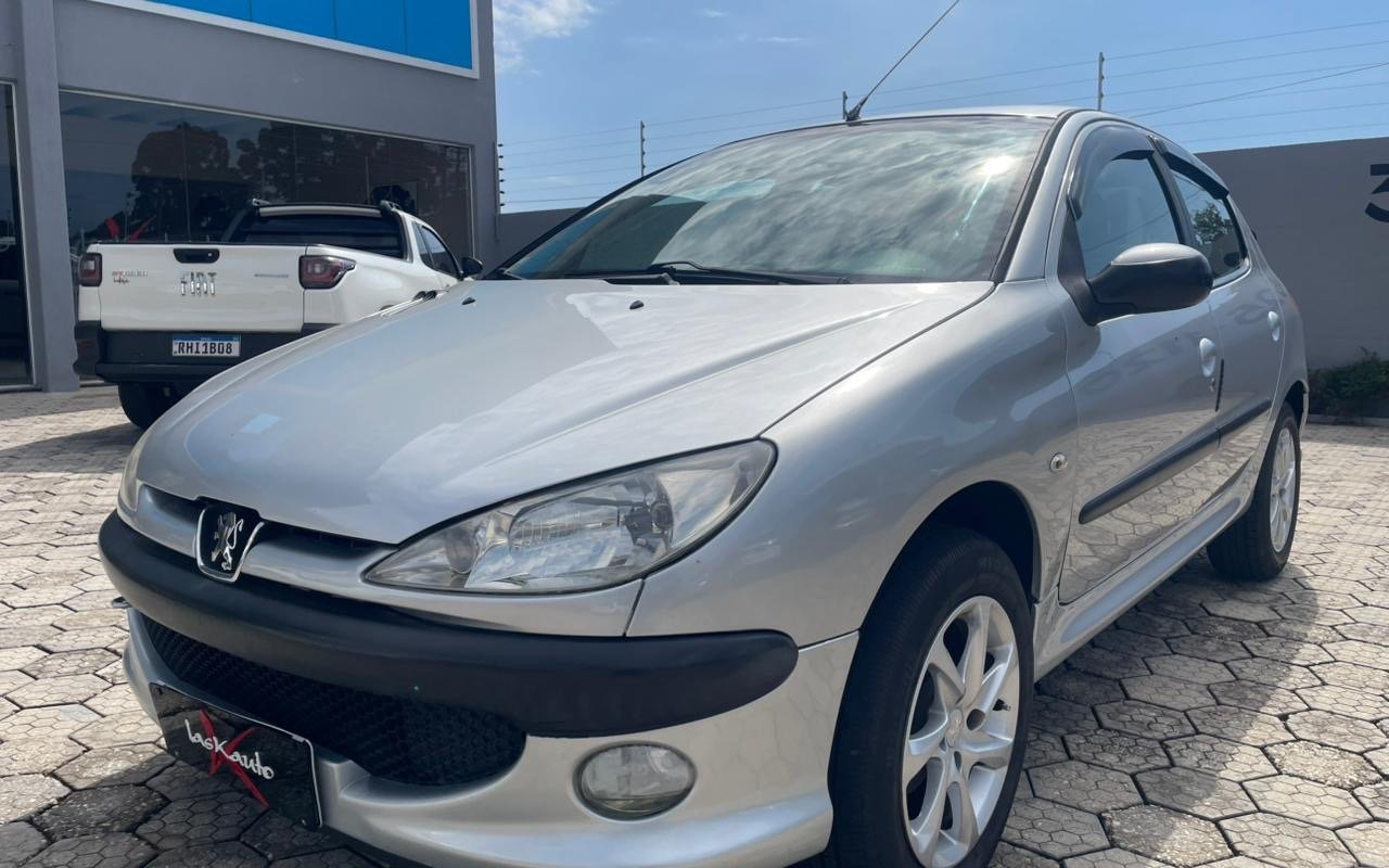 Peugeot 206 Presence 1.4/ 1.4 Flex 8V 5p na cor Prata em Contenda / PR - 954653
