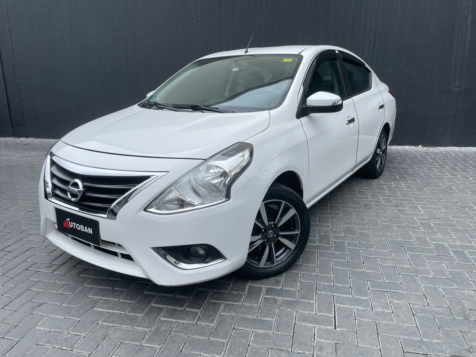 Nissan VERSA SL 1.6 16V FlexStart 4p Aut. na cor Branco em Curitiba / PR - 955125