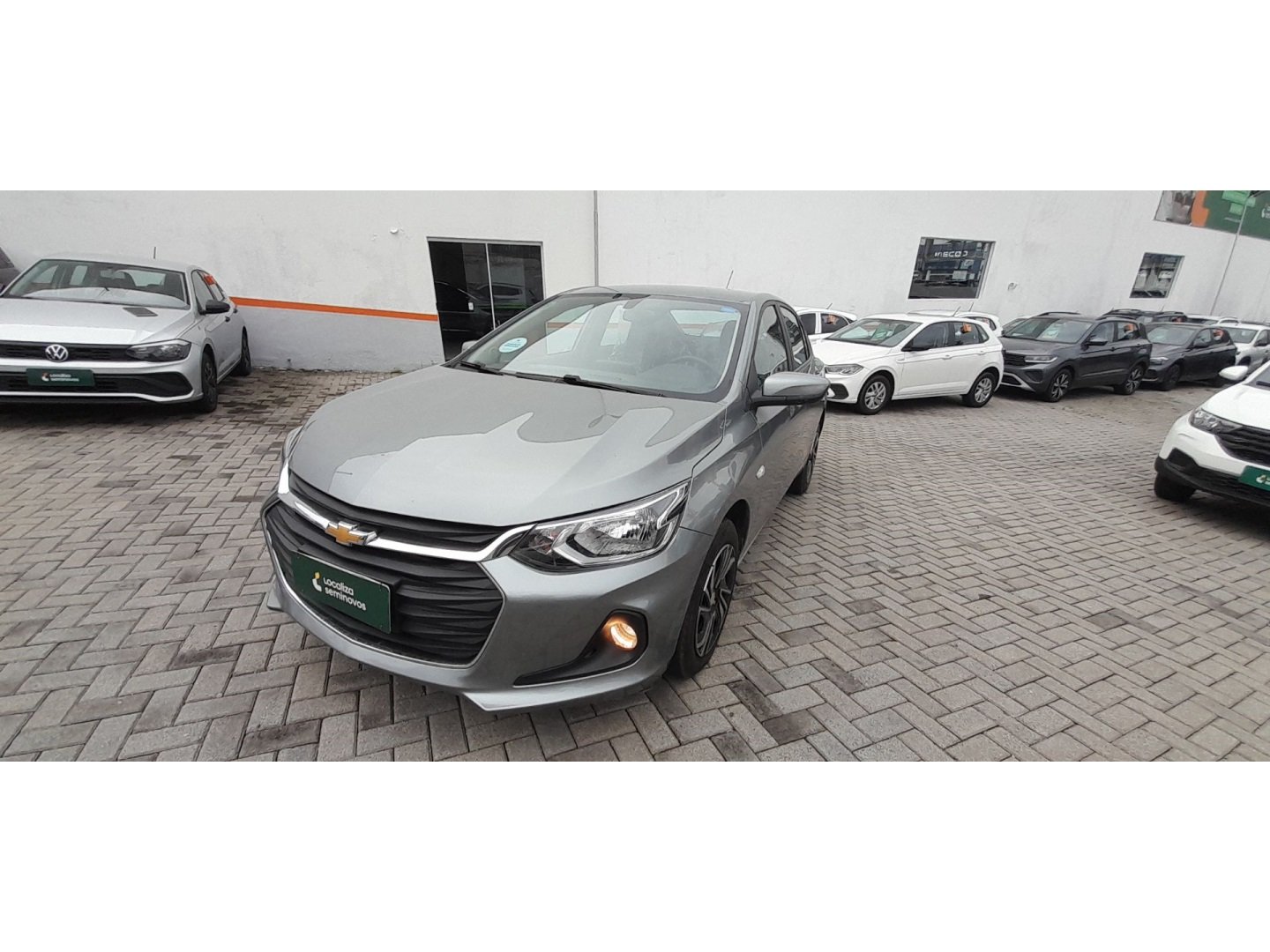 Chevrolet Onix HATCH LT 1.0 12V Flex 5p Mec. na cor Prata em Itajaí / SC - 955429