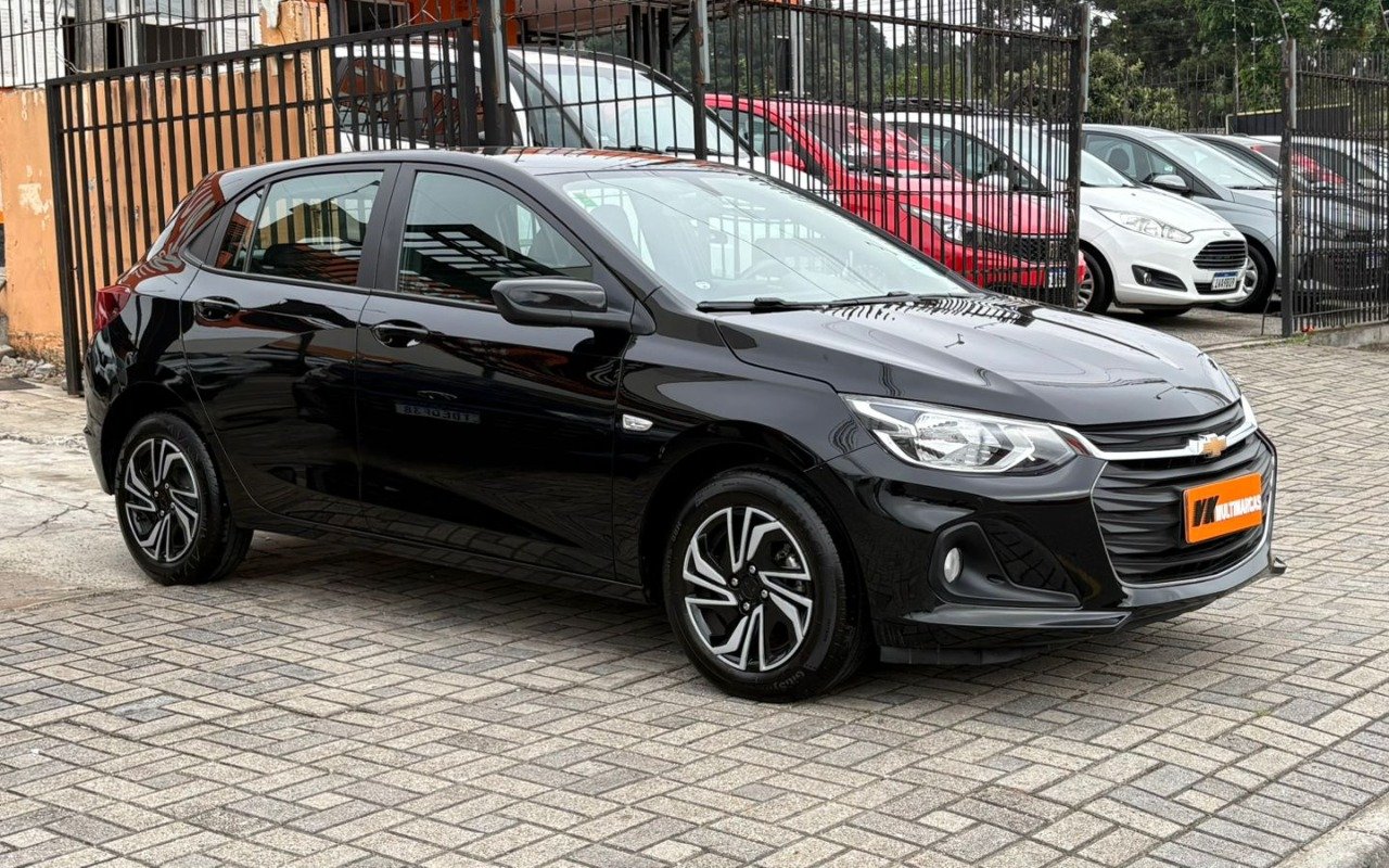 Chevrolet Onix HATCH LT 1.0 12V Flex 5p Mec. na cor Preto em Curitiba / PR - 956030