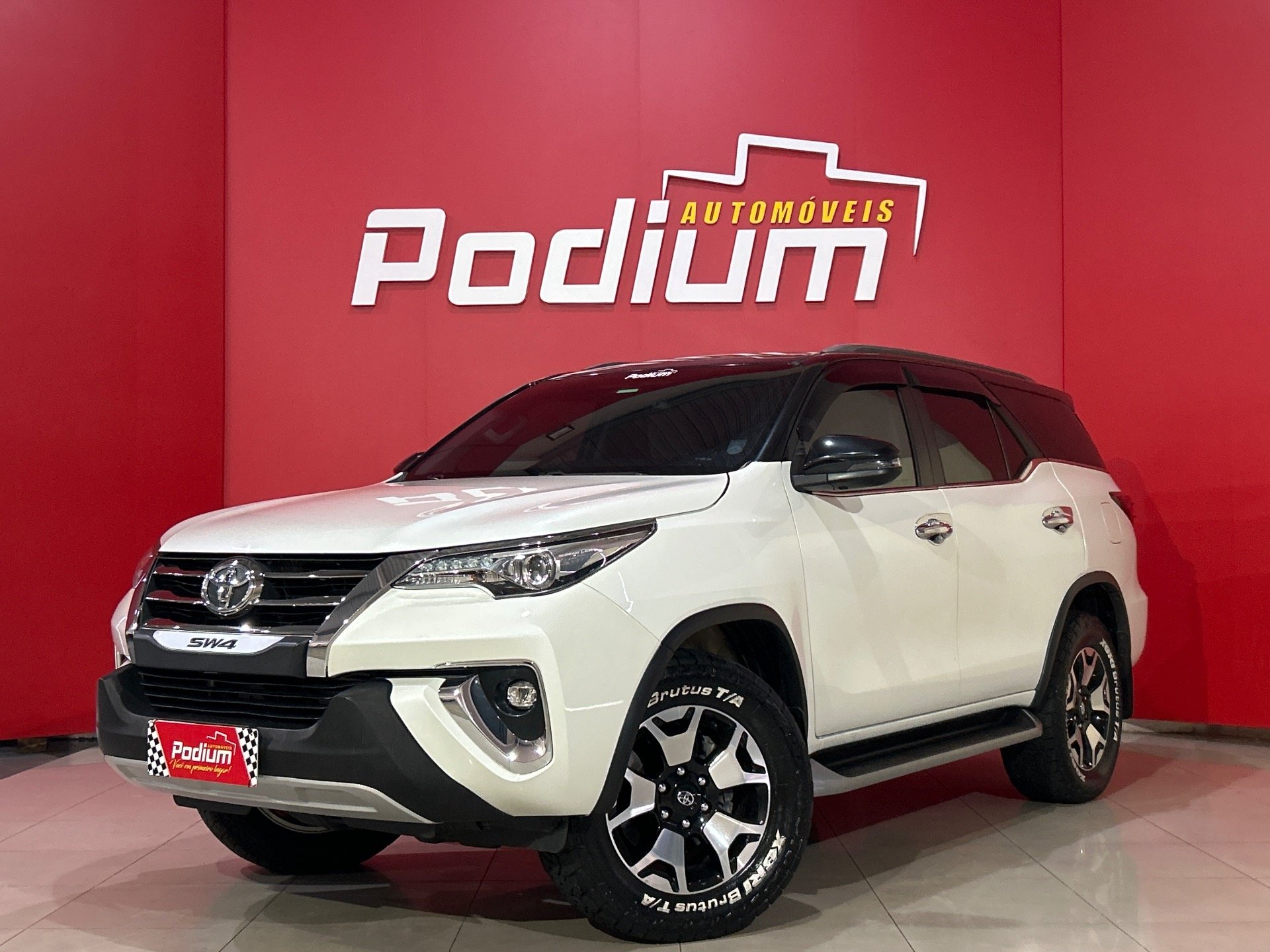 Toyota Hilux SW4 SRX Diamo. 4x4 2.8 TB Die Aut. na cor Branco em Ponta Grossa / PR - 956556