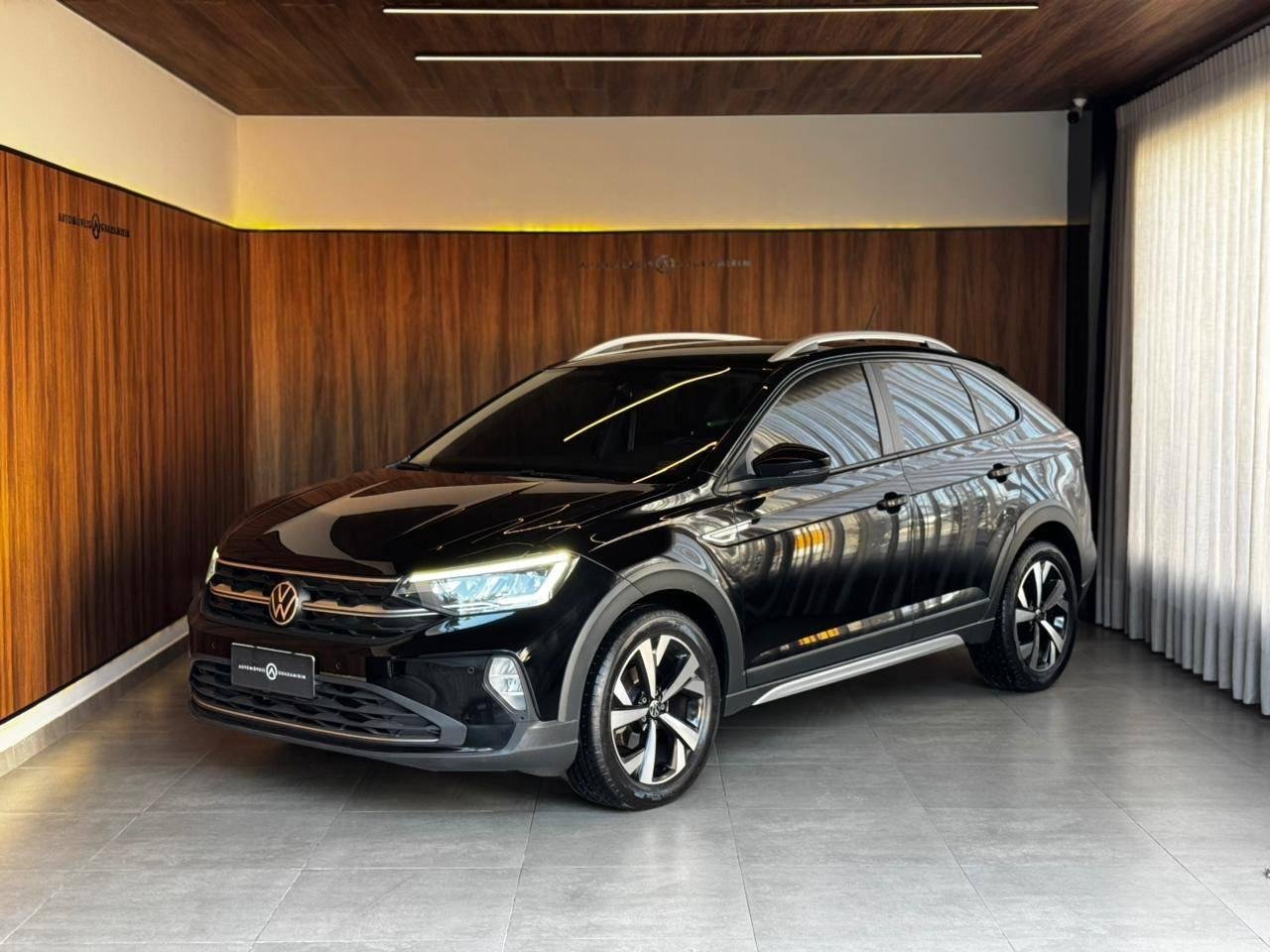 Volkswagen Nivus Highline 1.0 200 TSI Flex Aut. na cor Preto em Guaramirim / SC - 957624