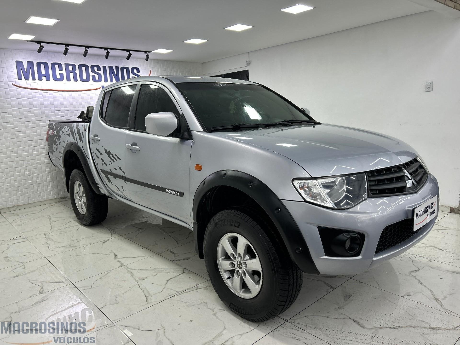 Mitsubishi L200 Triton GLS 3.2 CD TB Int.Diesel Mec na cor Prata no Canoas / RS - 957951