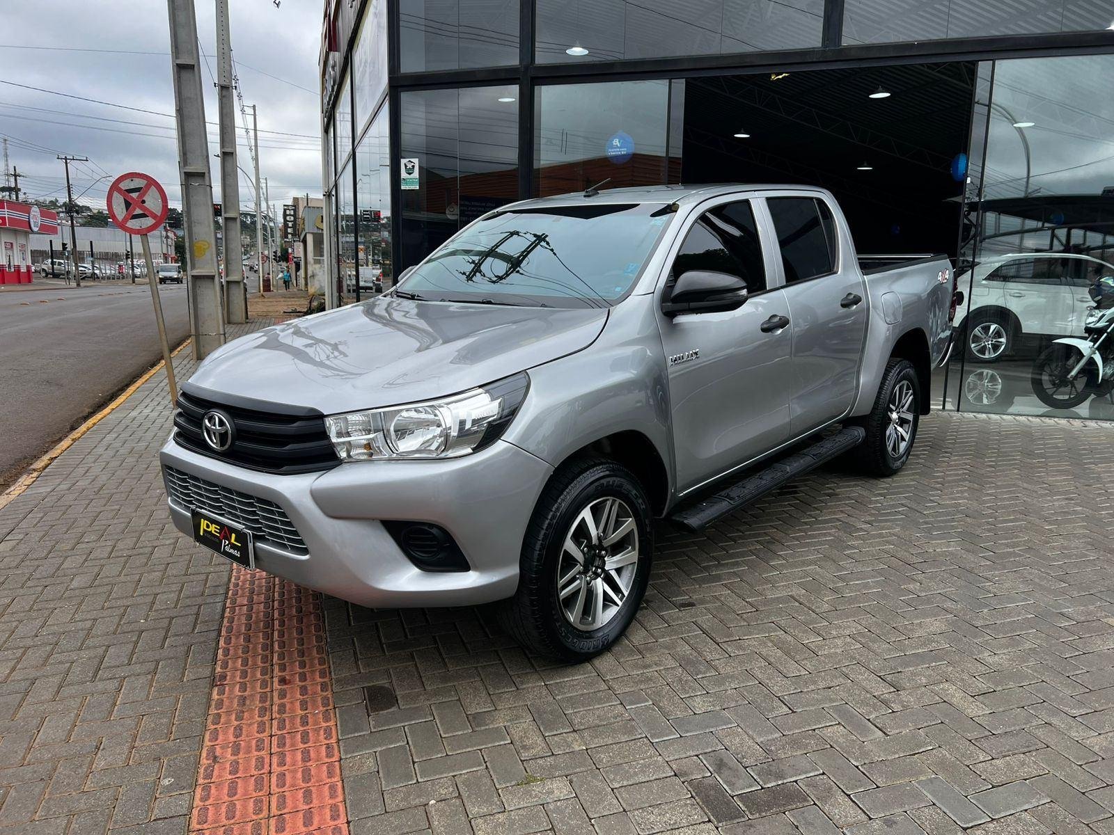 Toyota Hilux CD 4x4 2.8 Diesel Mec. na cor Prata em Xanxerê / SC - 958058