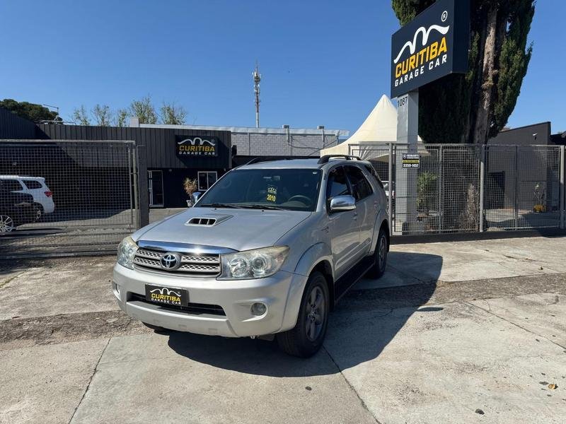 Toyota Hilux CD DX 4x2 3.0 8V 90cv Diesel na cor Prata em Curitiba / PR - 958076