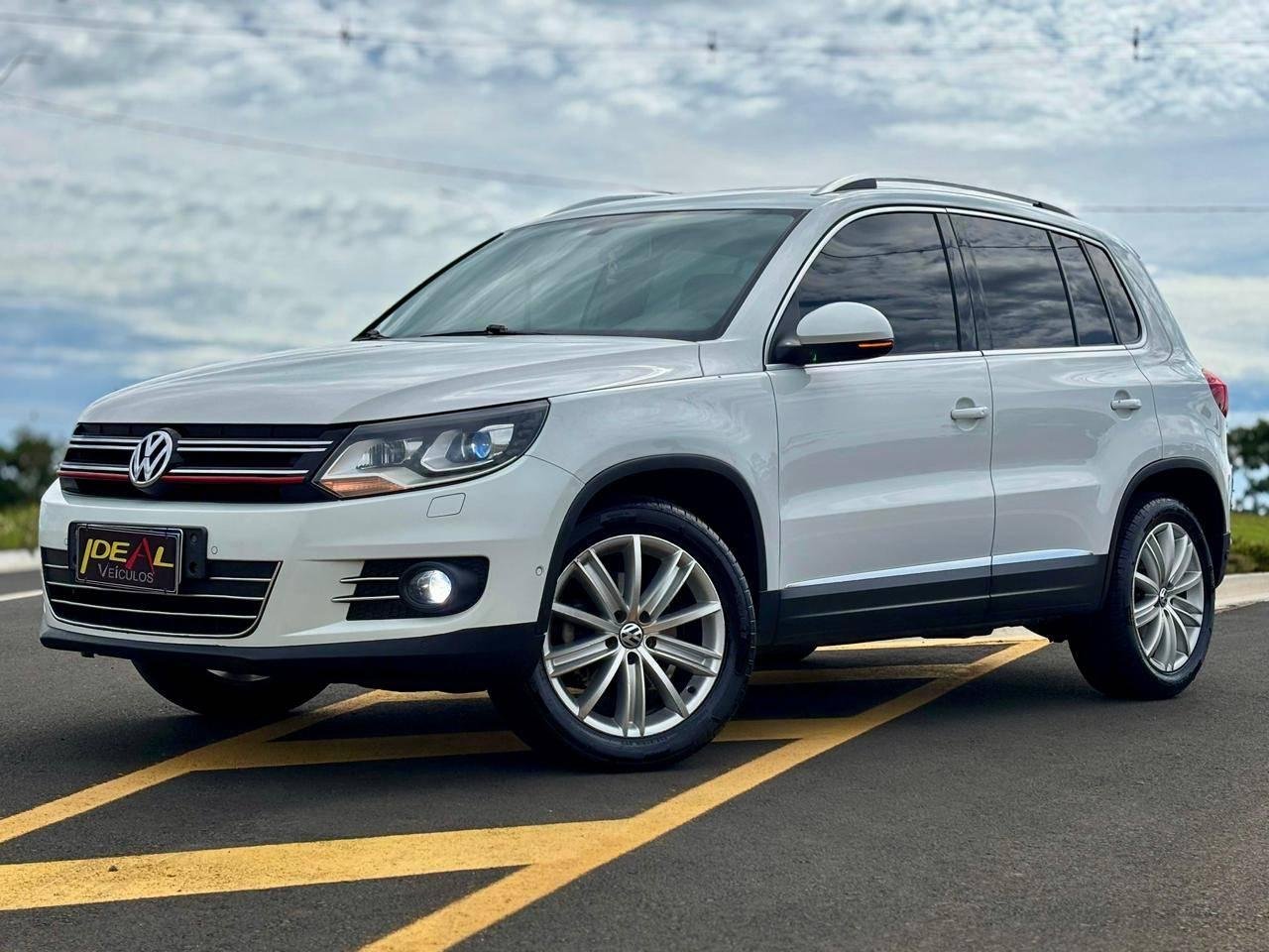 Volkswagen Tiguan 2.0 TSI 16V 200cv Tiptronic 5p na cor Branco em Xanxerê / SC - 958121