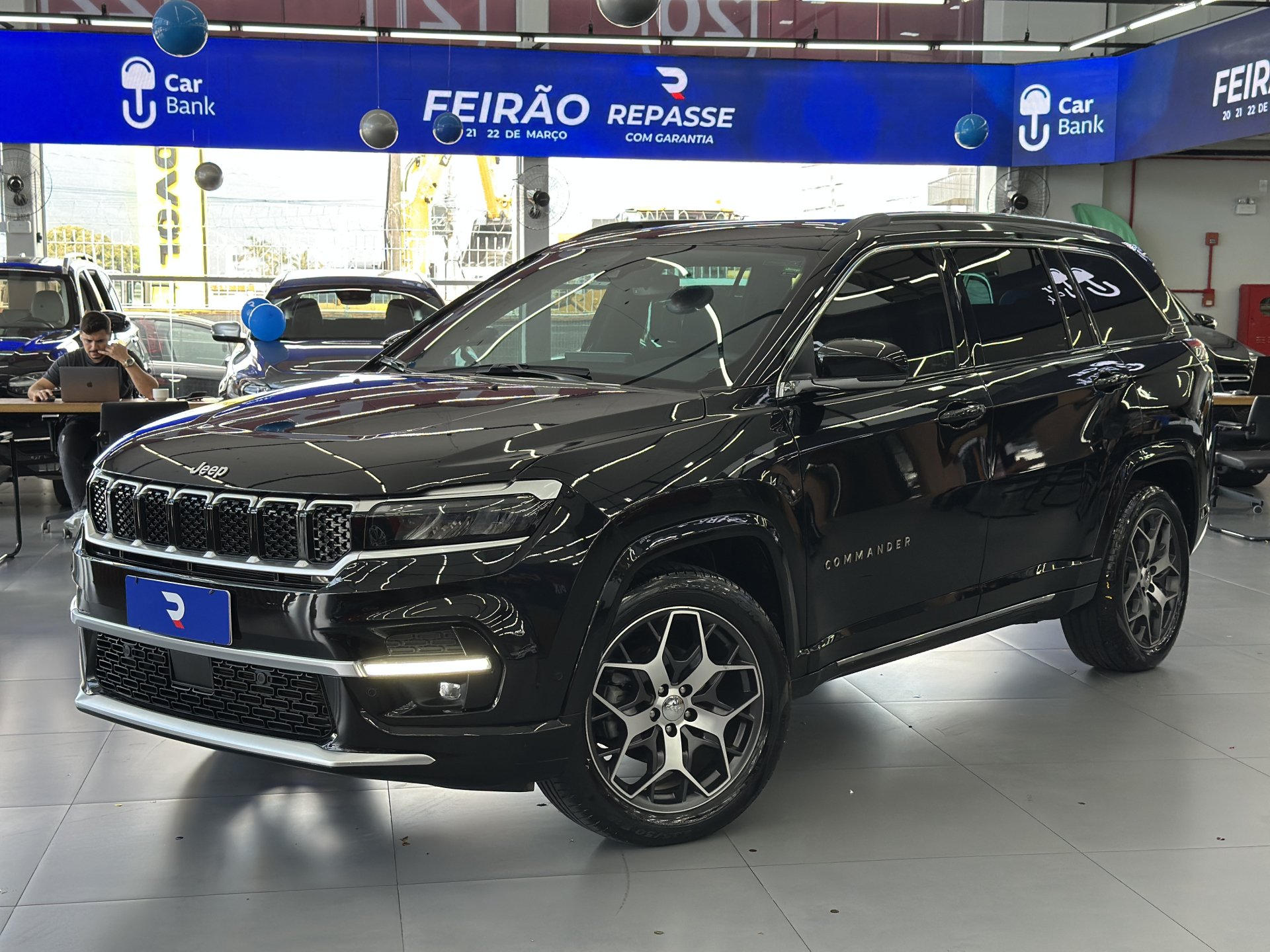 Jeep Commander Overland T270 1.3 TB Flex Aut. na cor Preto em Palhoça / SC - 958351