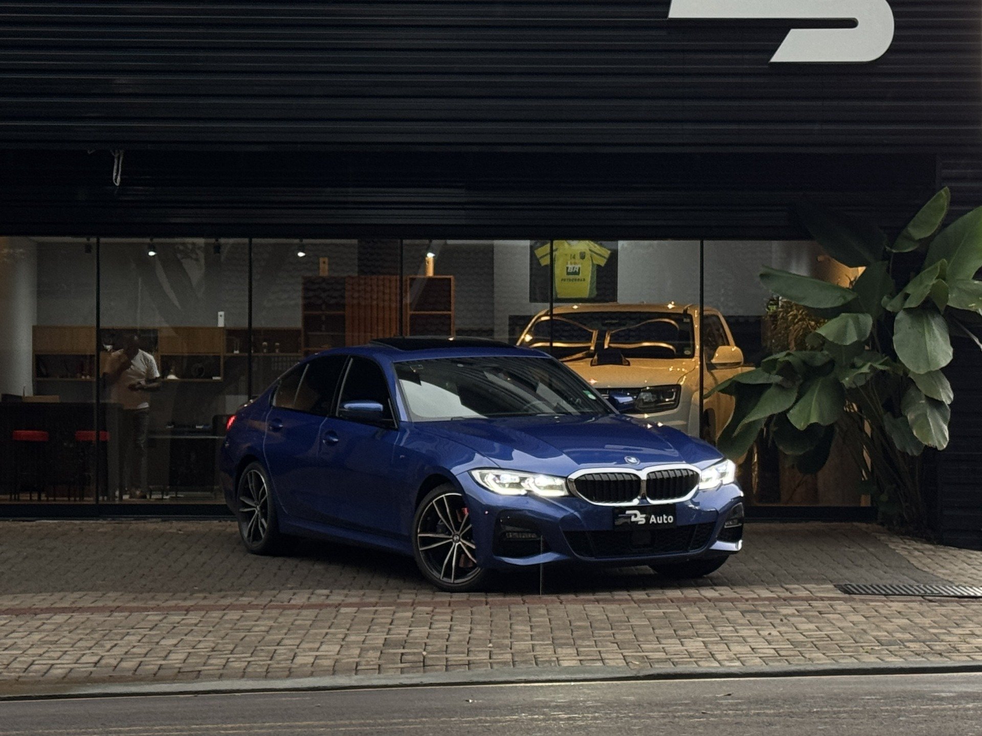 BMW 330e M Sport 2.0 Turbo Aut. (Híbrido) na cor Azul em Maringá / PR - 958374