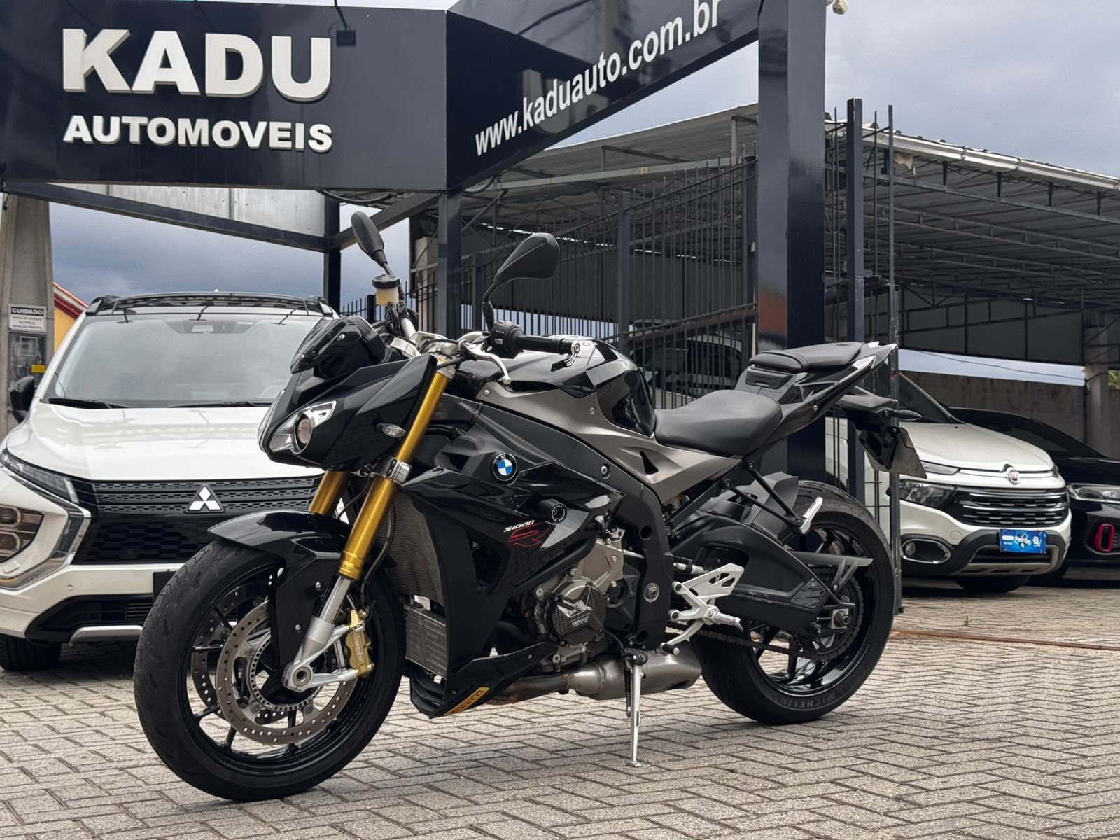 BMW S 1000 R  na cor Preto em São José / SC - 958403