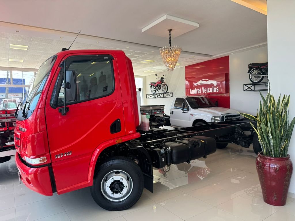 Mercedes-Benz Accelo 1016 2p (diesel) (E5) na cor Vermelho em Palhoça / SC - 958894