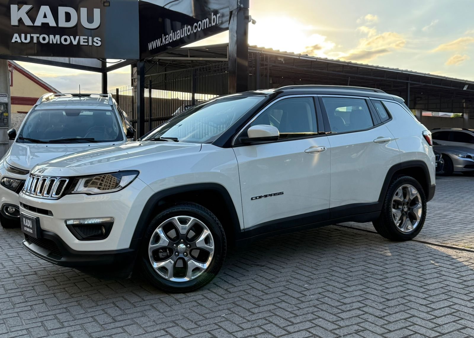 Jeep Compass LONGITUDE 2.0 4x2 Flex 16V Aut. na cor Branco em São José / SC - 959013