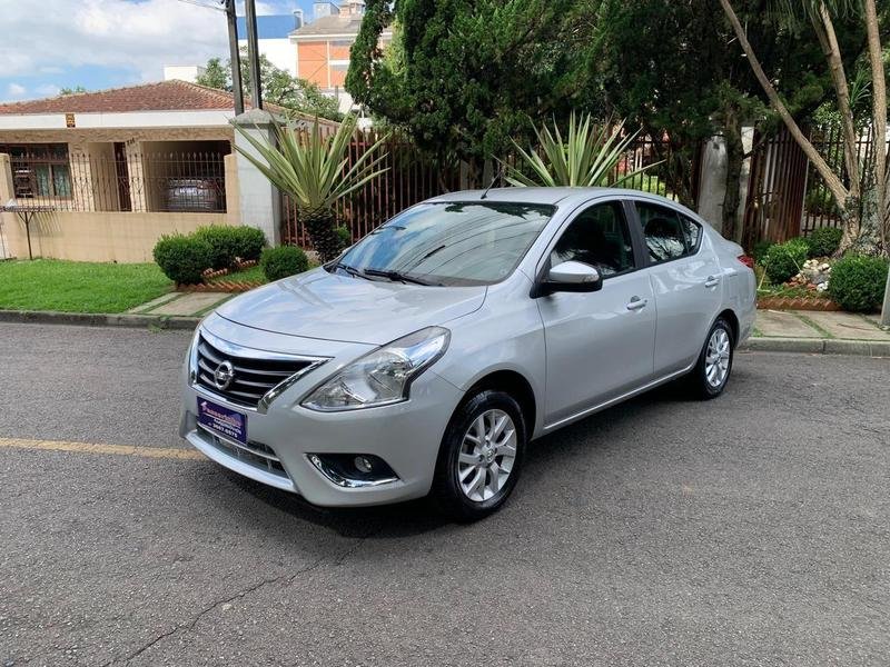 Nissan VERSA SV 1.6 16V FlexStart 4p Aut. na cor Prata em Pinhais / PR - 959049